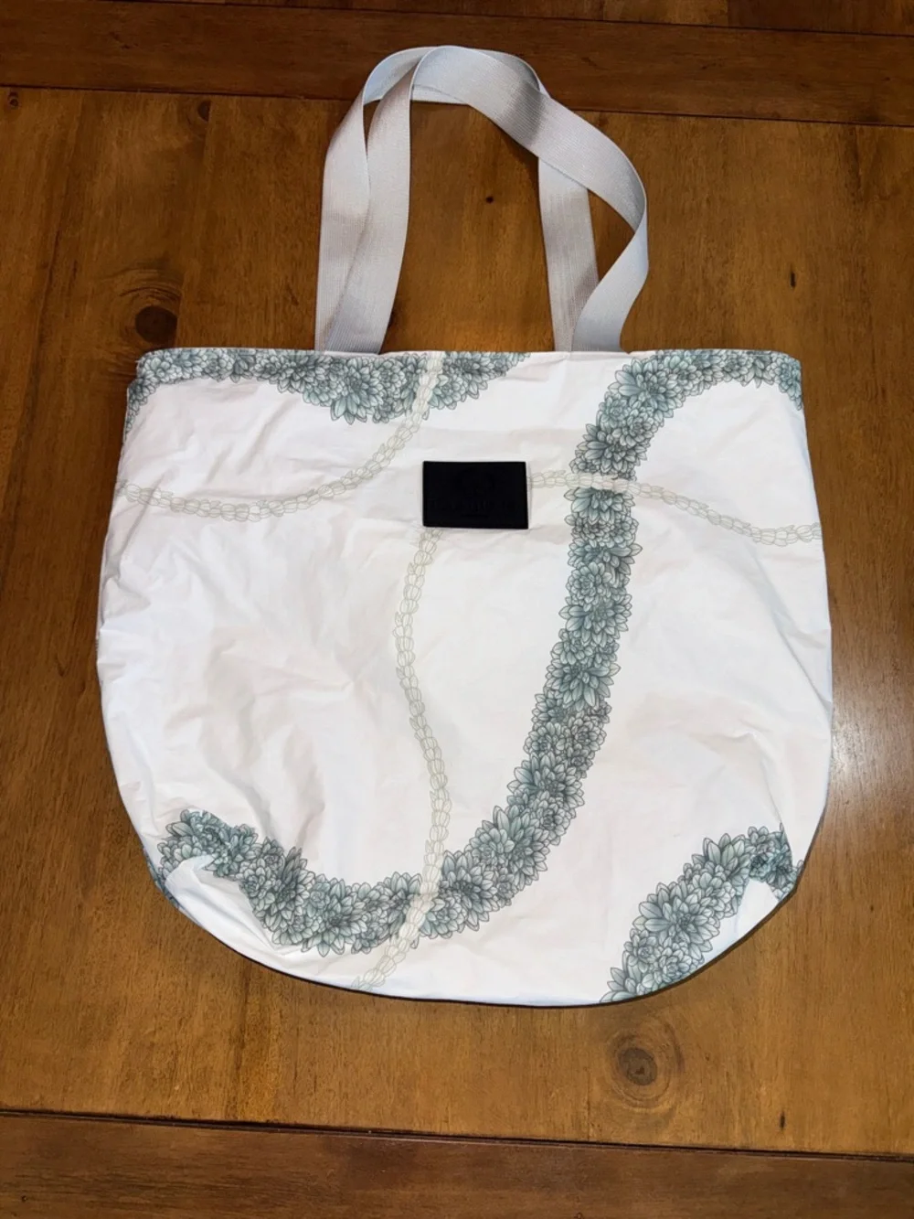 KAAHULEI White Tote with Leigh Design Tote Bag - Picture 1 of 15